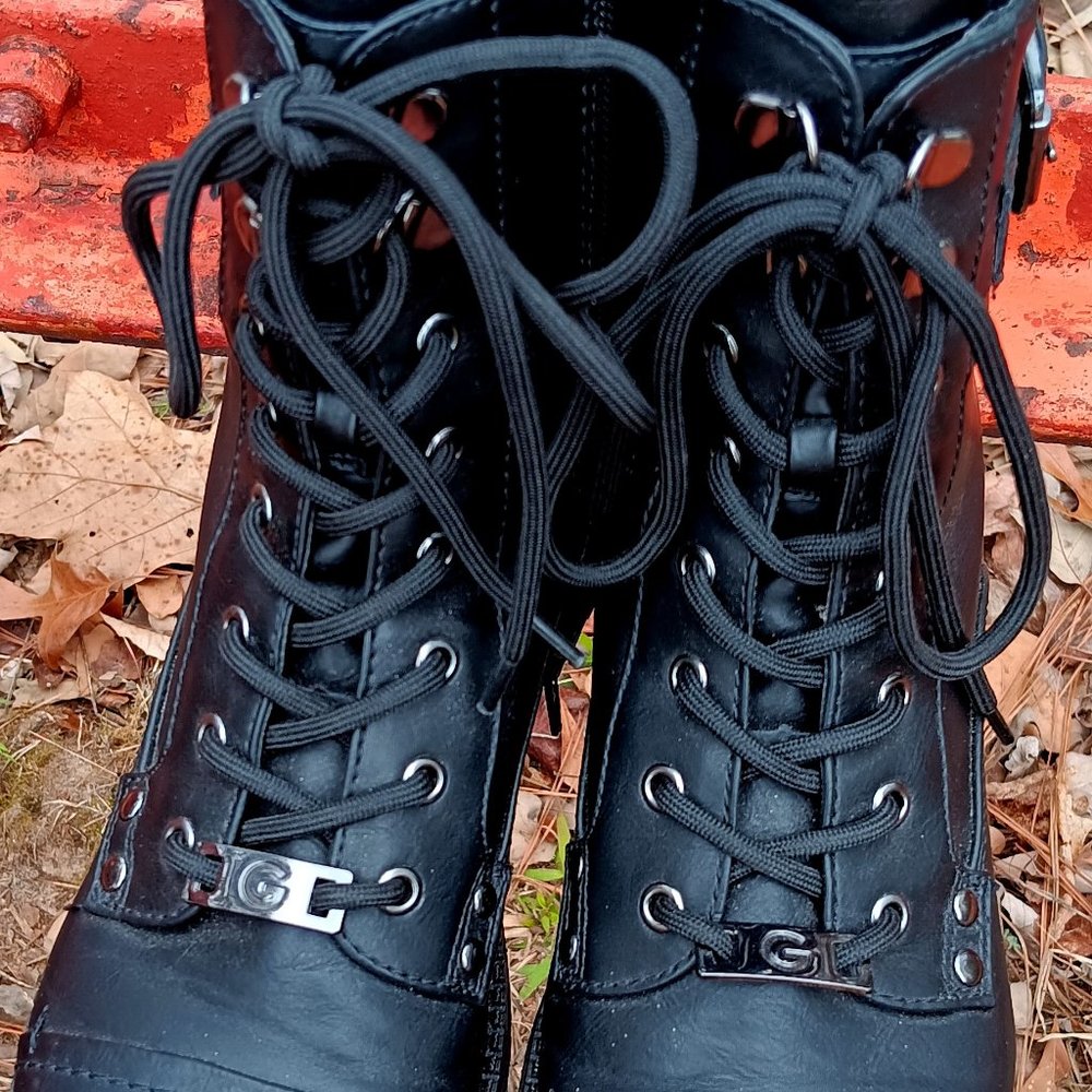 GBG Los Angeles Fashion Lace Up Booties 8. M